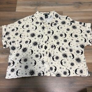 Hot Topic Celestial Oversized Crop Top Button-Up Cream/Black Boxy Shirt SZ SMALL